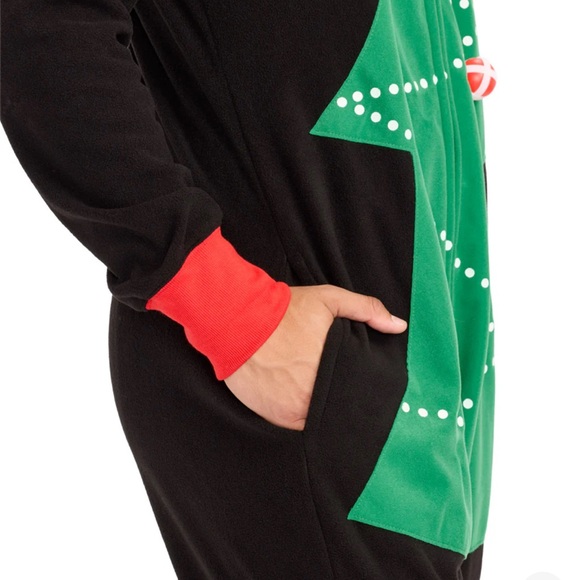 Unisex’s CHRISTMAS TREE TOSS GAME JUMPSUIT - Picture 4 of 5